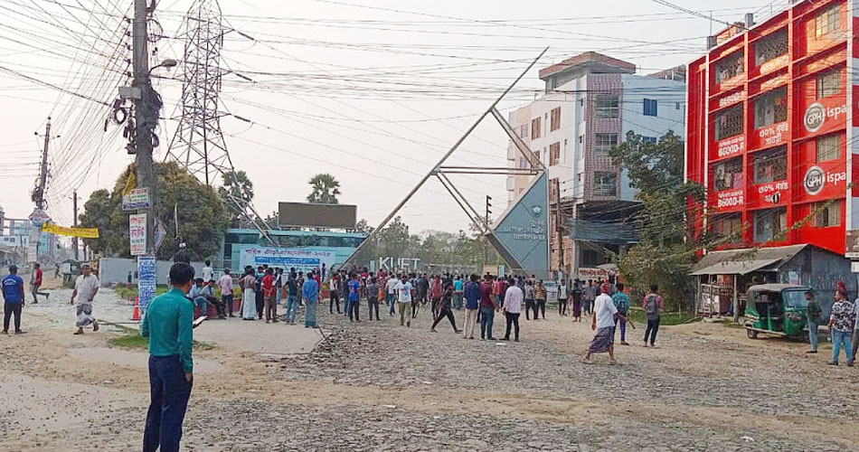 কুয়েটে শিক্ষার্থীদের সংঘর্ষ, দুই প্লাটুন বিজিবি মোতায়েন