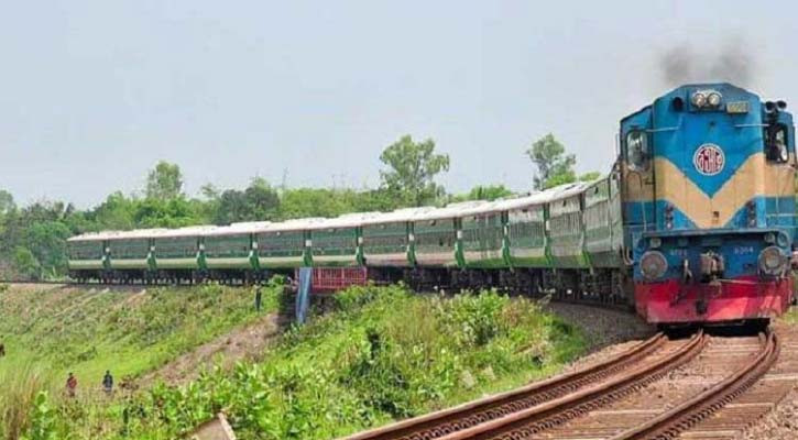 কর্মসূচি প্রত্যাহার ৩০ ঘণ্টা পর ঘুরল ট্রেনের চাকা