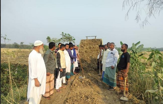 ছাতকে একটি রাস্তার জন্য ৯ গ্রামের মানুষের দূর্ভোগ: মাটি ভরাট...