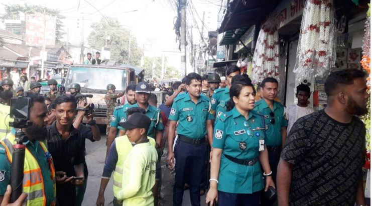 সিলেটে ফুটপাত দখল মুক্ত রাখতে যৌথ বাহিনীর অভিযান