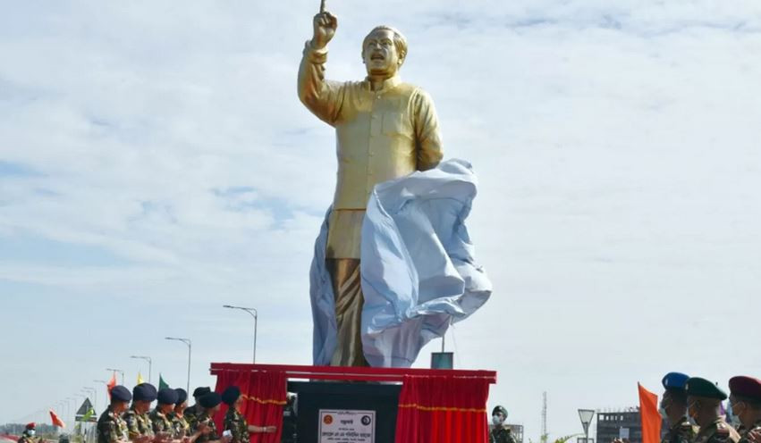 দেশজুড়ে ভাস্কর্য ম্যুরালে ব্যয় কয়েক হাজার কোটি টাকা