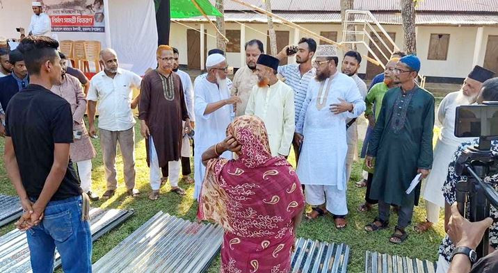 মৌলভীবাজারের রাজনগর উপজেলা জামায়াতের গৃহনির্মাণ সামগ্রী বিতর...