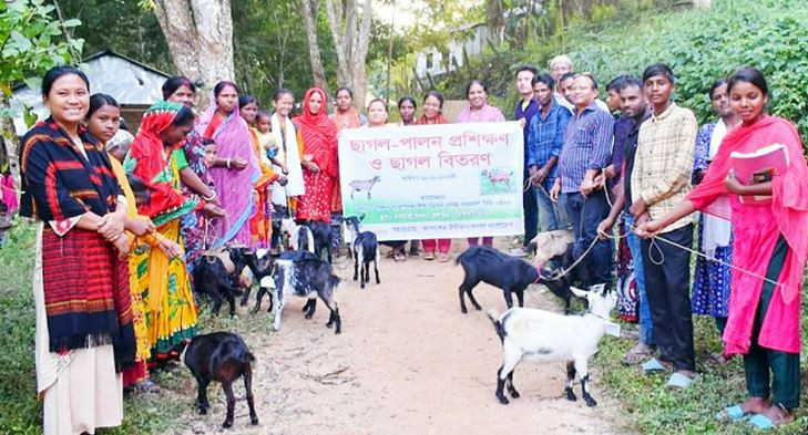 মৌলভীবাজারের কুলাউড়ায় অসহায়দের মধ্যে বিনামূল্যে ছাগল বিতরণ