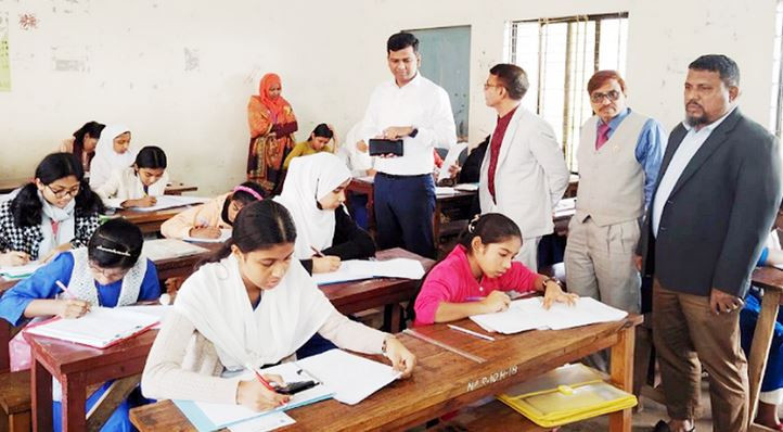 মৌলভীবাজারের কুলাউড়া পৌরসভার তৃতীয় মেধাবৃত্তি পরীক্ষা অনুষ্...