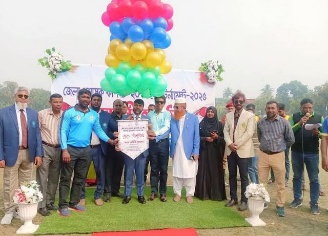 সাতক্ষীরায় জেলা প্রশাসক কাপ টি-২০ ক্রিকেট টুর্নামেন্ট এর উদ্...